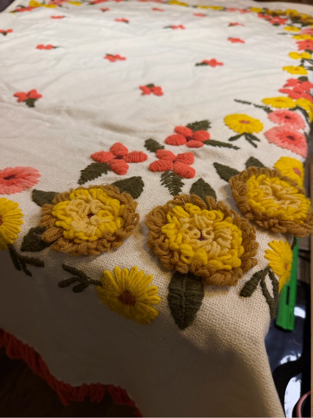 Vintage 1970s Crewel Embroidered Tablecloth 72x60 Raised Flowers Coral Fringe